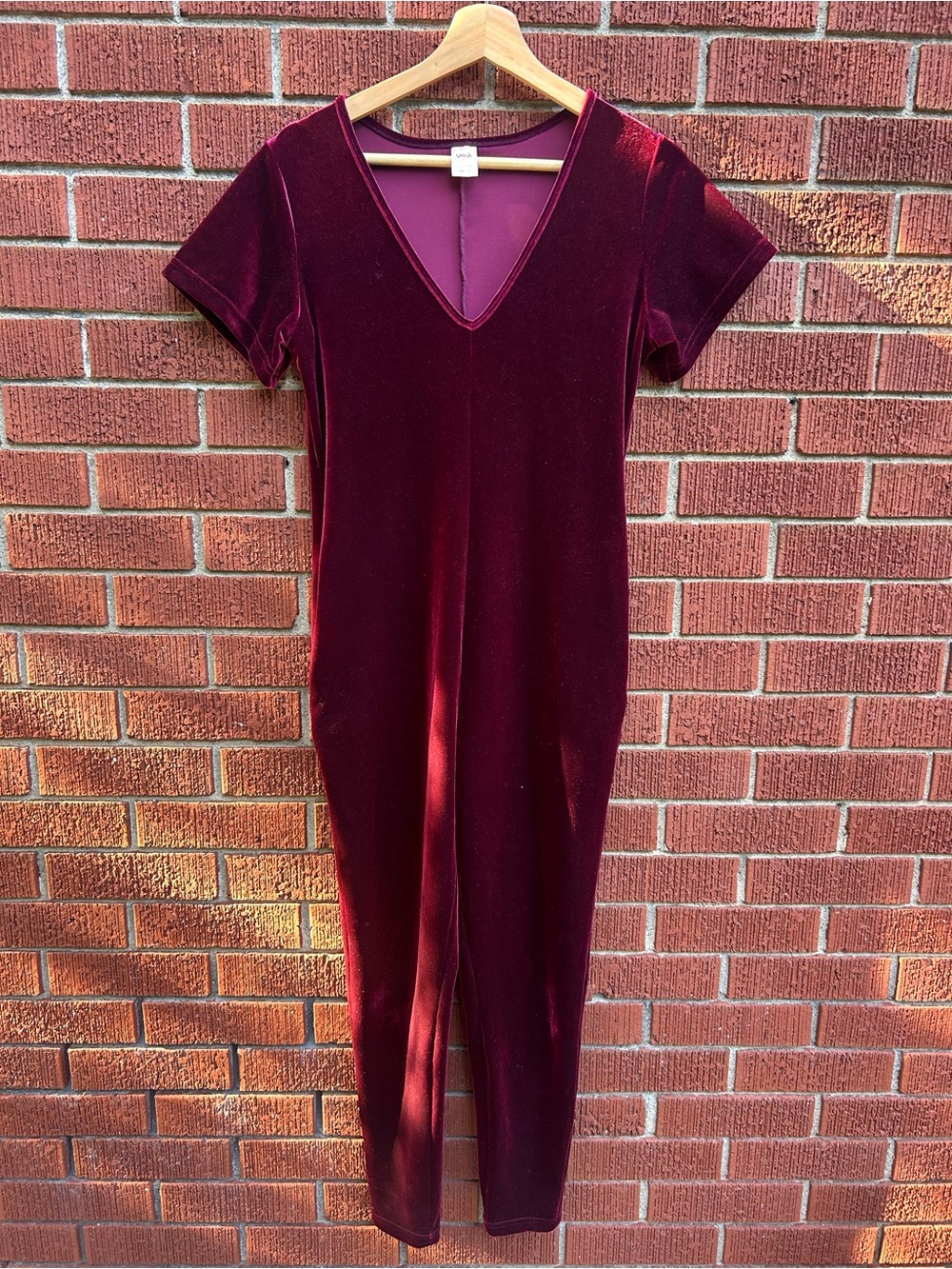 SMASH + TESS Burgundy Velvet V-Neck Romper Jumpsuit – XXS